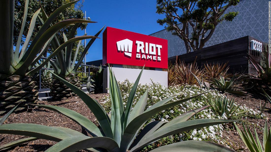 Riot Games diskriminuje ženy, potvrdil soud. Firma musí zaplatit $100 milionů