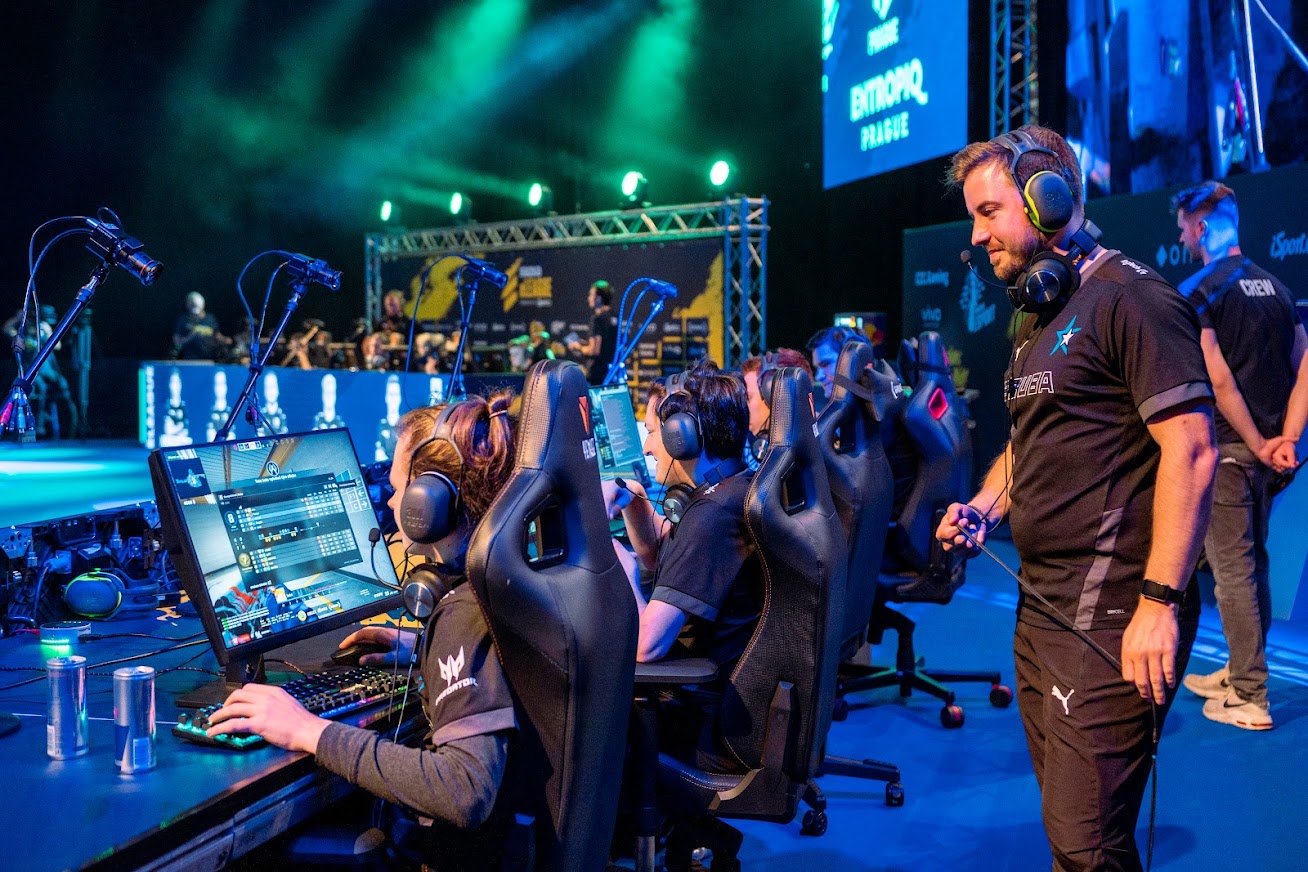„benq1 je nadále koučem, ale rozšiřujeme si obzory,“ zní z eSuby k hledání trenérů do CS:GO sekcí