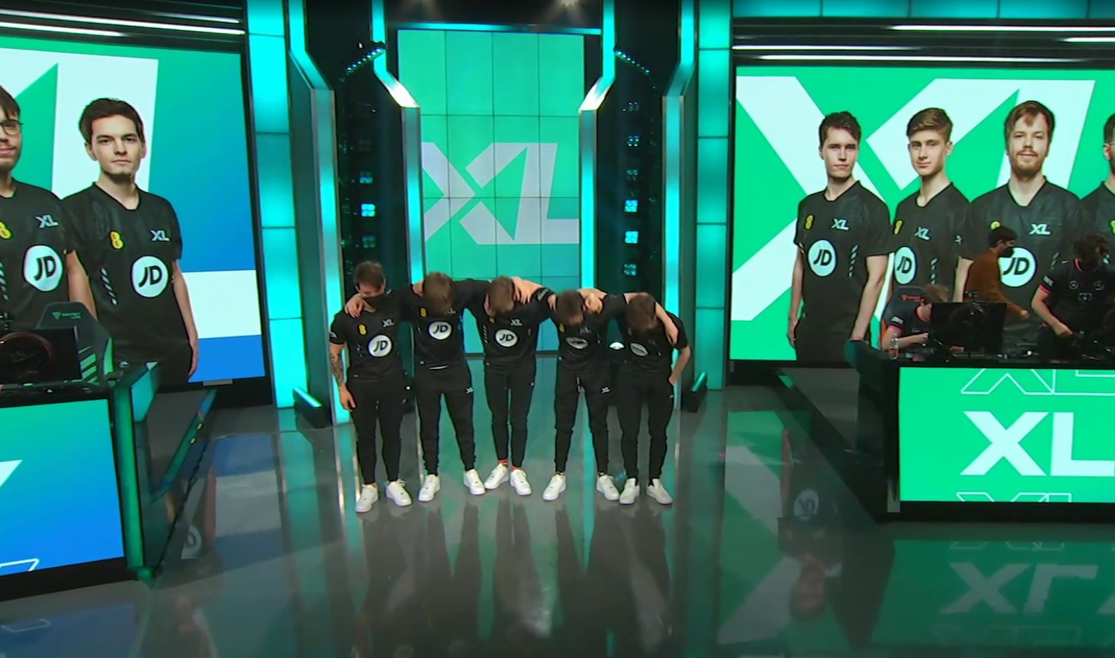 Týden v LoLku: Všichni Češi jsou v LEC play-off, LCK trápí Covid a TSM zase míchalo týmem