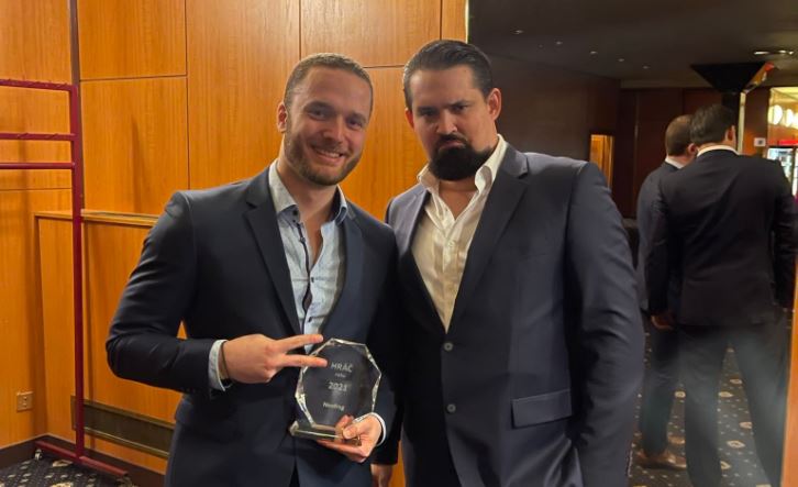 Ples přátel esportu: SINNERS dominovali mezi organizacemi, NEOFRAG hráč roku