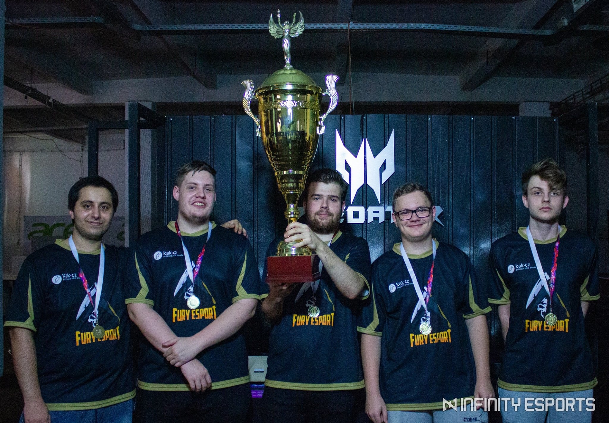 Stinx zachránil eEriness v Sazka eLEAGUE, v týmu ale nepokračuje a stěhuje se do DEFEATERS