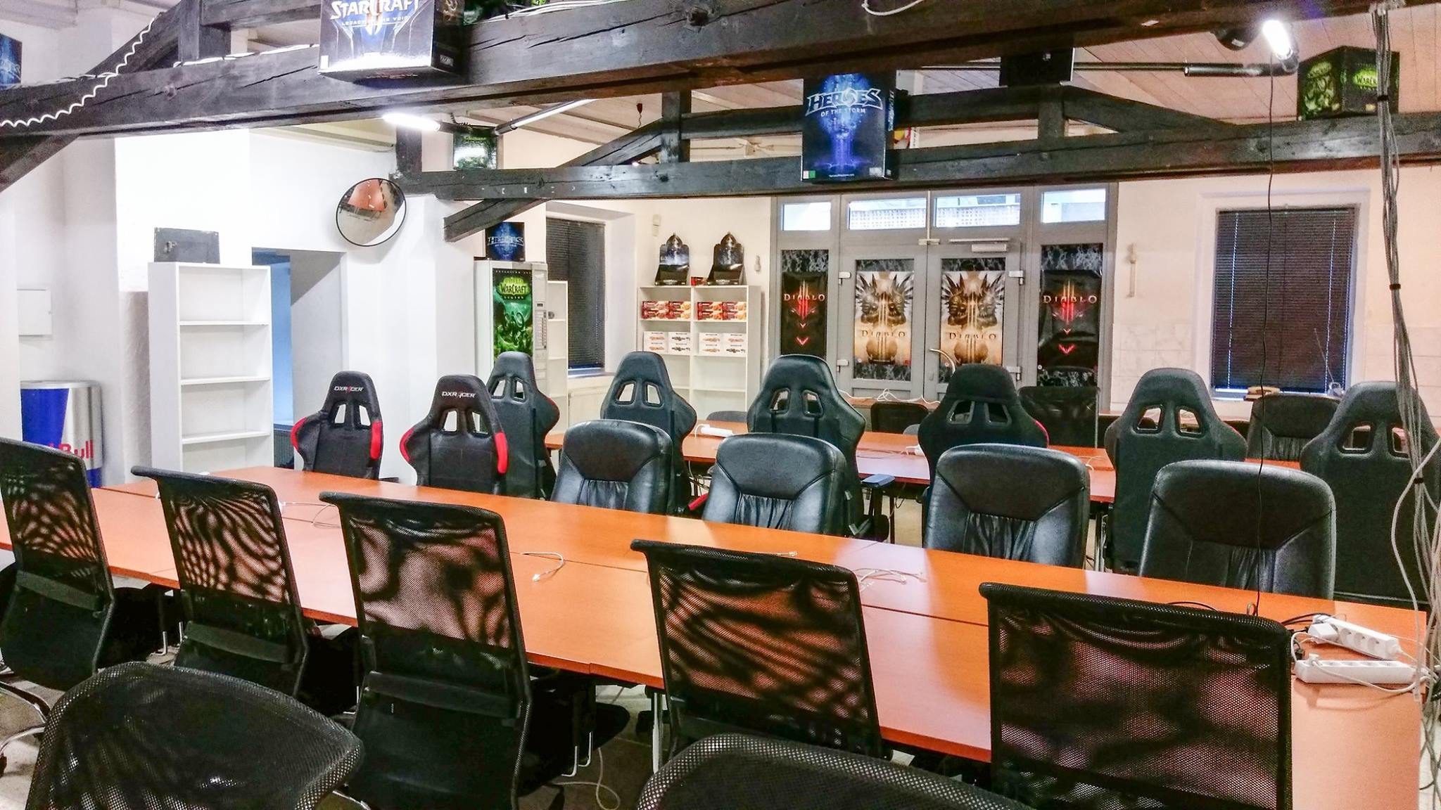 Hrdinové víkendu! Tak nazval Jump hráče a členy LanCraft týmu, kteří o víkendu zachraňovali The Nest