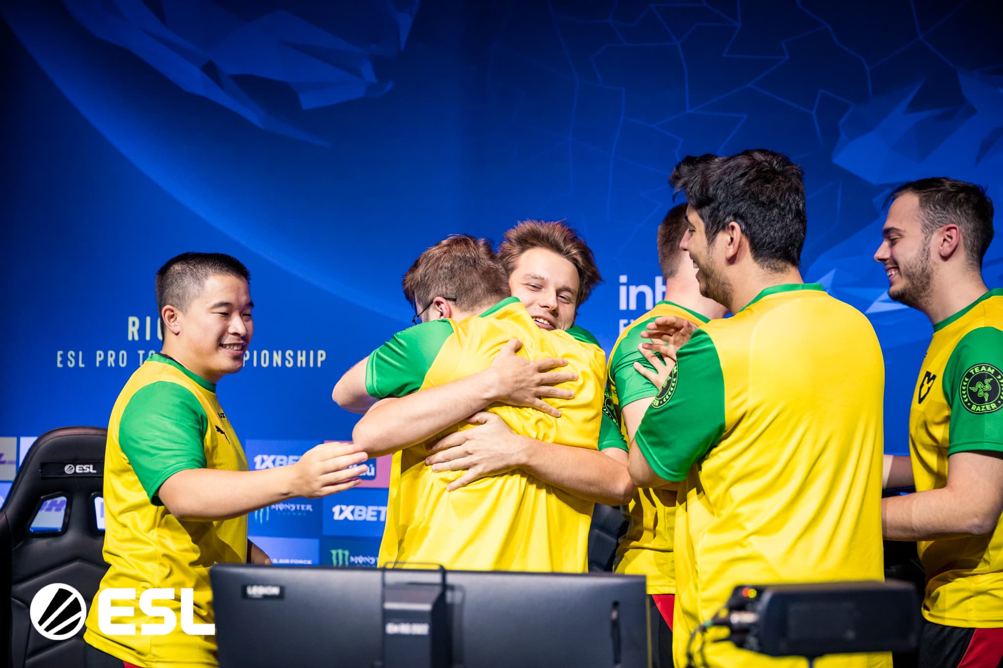 IEM Rio Major: Frozen to dokázal! MOUZ postupují do play-off po výhře nad ENCE