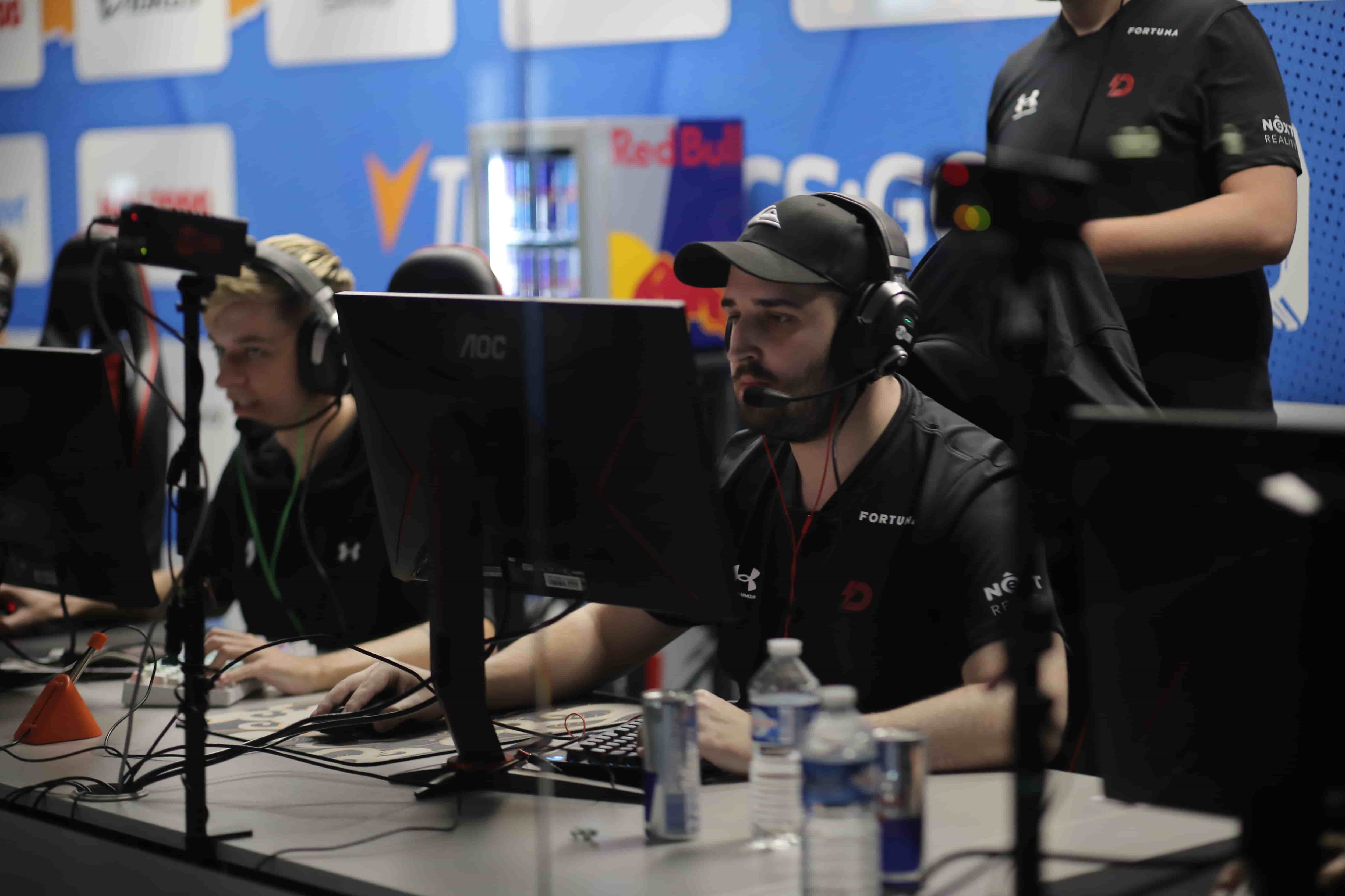 Dalšími přímými postupujícími na Tipsport CS:GO Praha jsou Dynamo Eclot a Entropiq