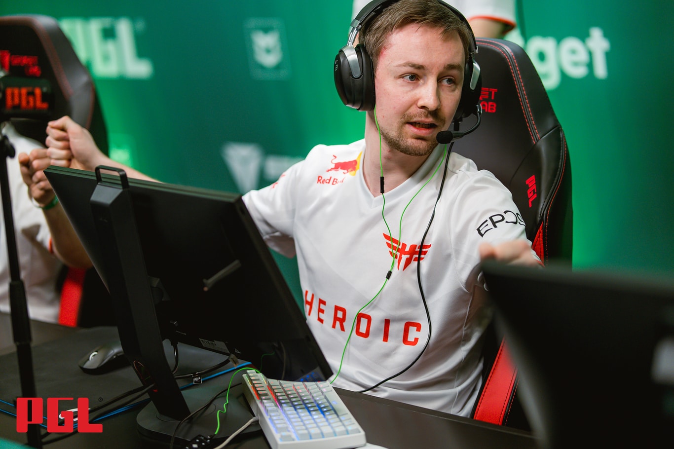 PGL RMR EU "A": frozen uspěl, Zero končí. Legend spoty berou Heroic a BIG