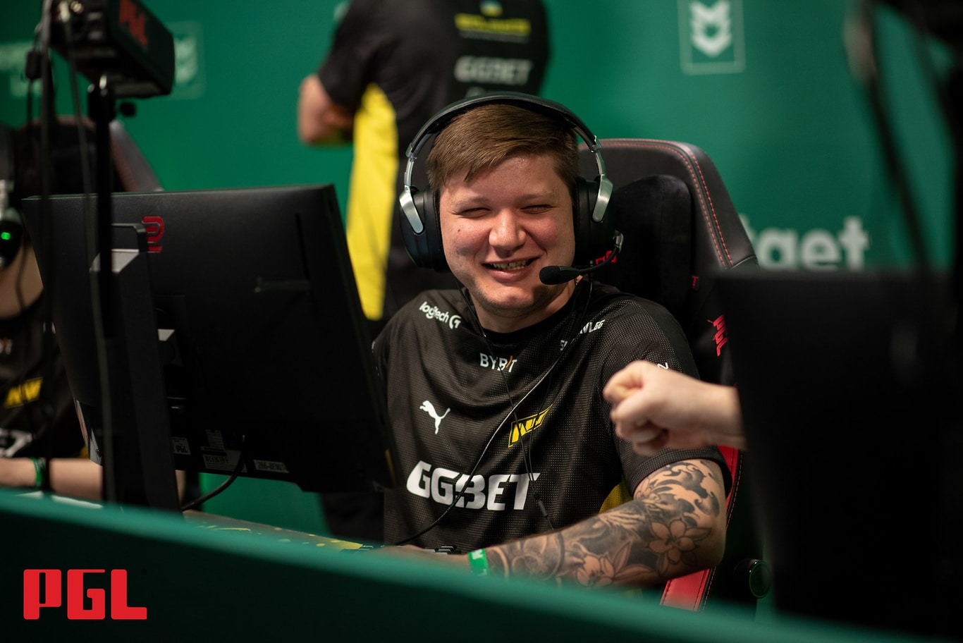 PGL Major Antwerp 2022: Spirit a NAVI míří do TOP 8, Liquid a BNE končí