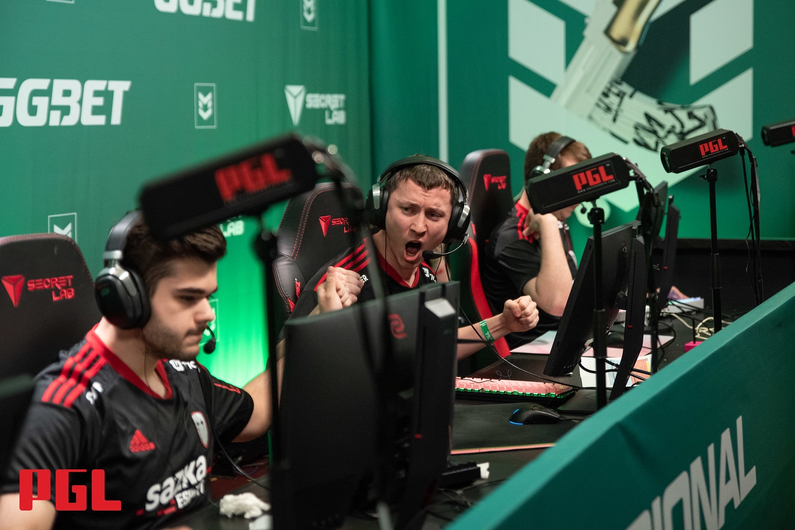 Odveta za (ne)kvalifikaci na PGL Major! Porazí dnes SINNERS kosovský tým Bad News Eagles?