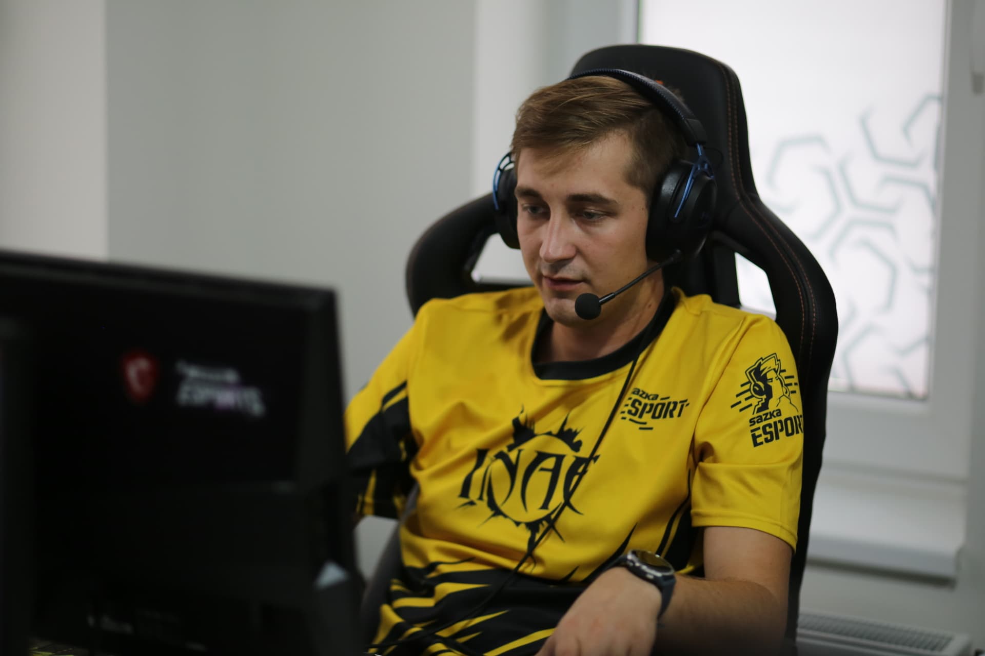 „Hejmy na carry zahrál neuvěřitelně. Ostatní týmy jsou garbage,“ nechal se slyšet jojka