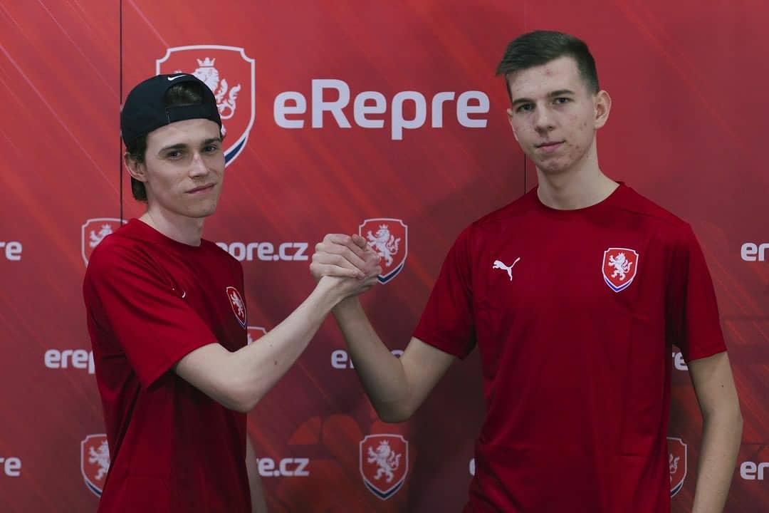 DRMi10 a MarioOoso99 si zajistili postup do skupiny eLEAGUE FIFA 22