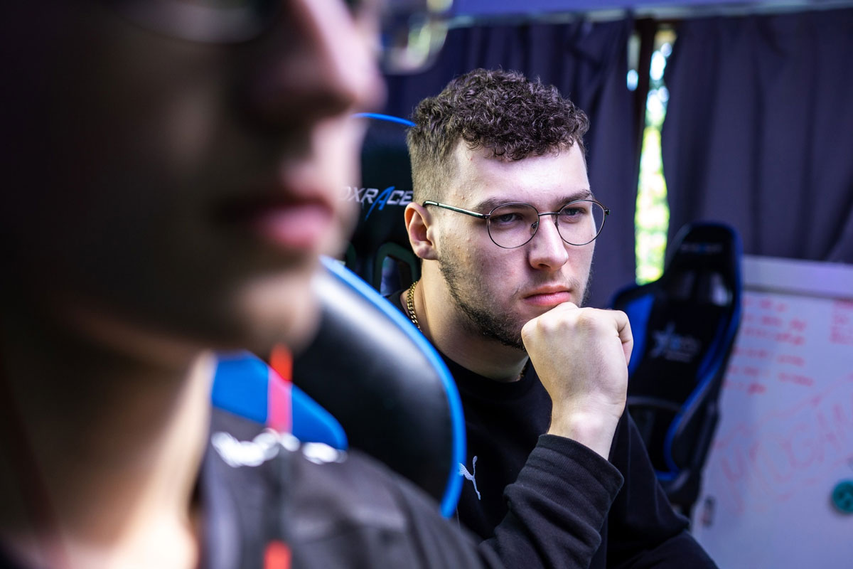 Český kouč míří do francozské LFL! Krakeer bude trénovat bývalé hráče LEC i LCS.