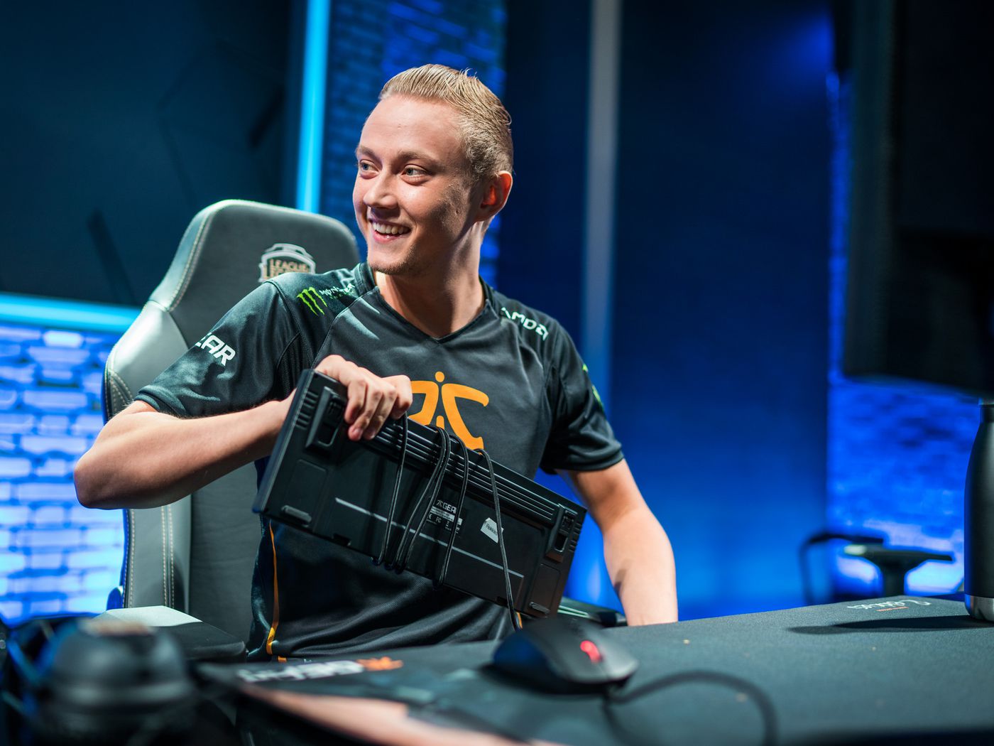 Hvězdný přestup dotažen. Rekkles se po dvou letech vrací zpět domů