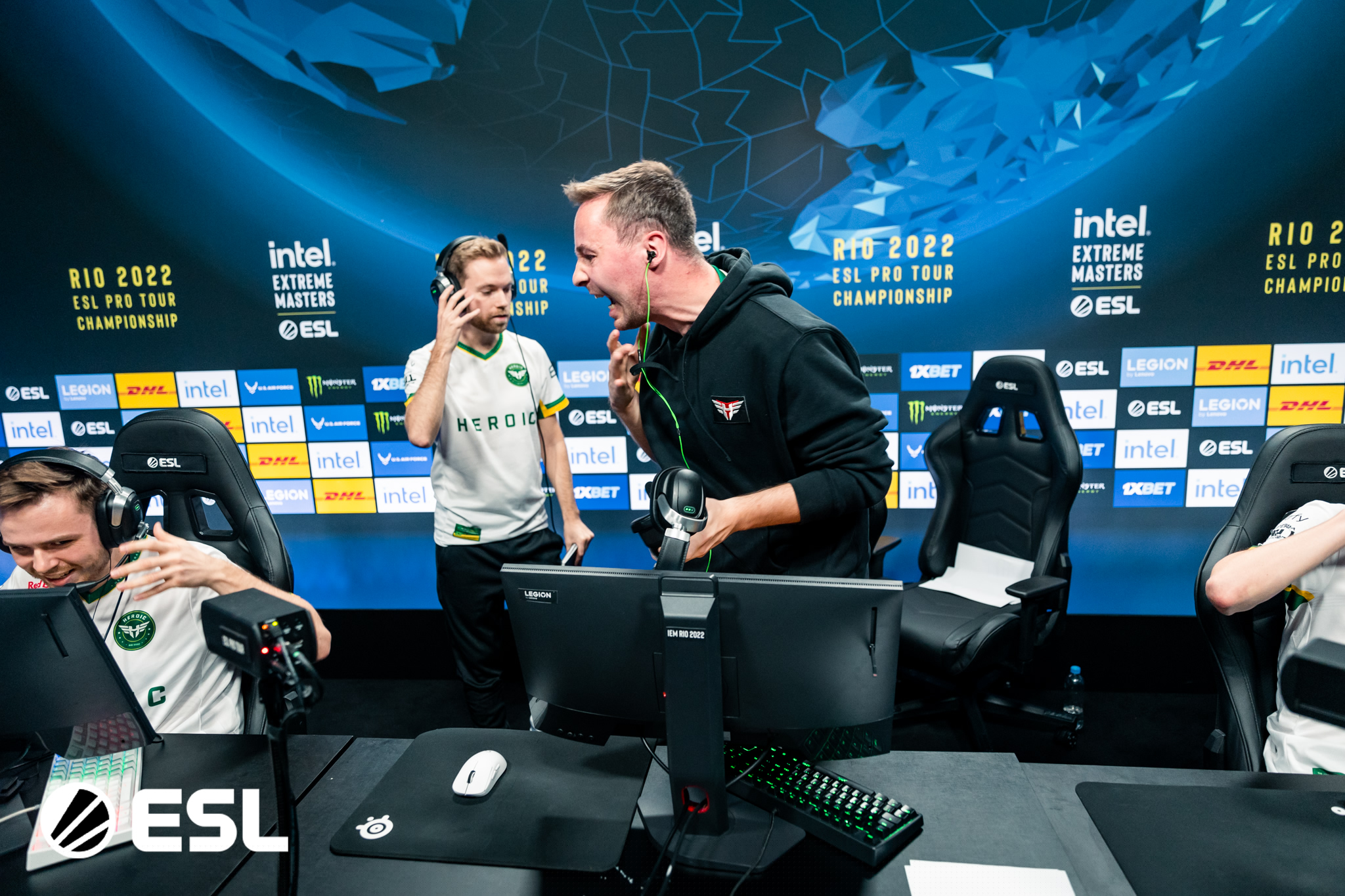 IEM Rio Major: FaZe a NIP před vyřazením. Heroic, BIG, FURIA, C9 hrají o postup