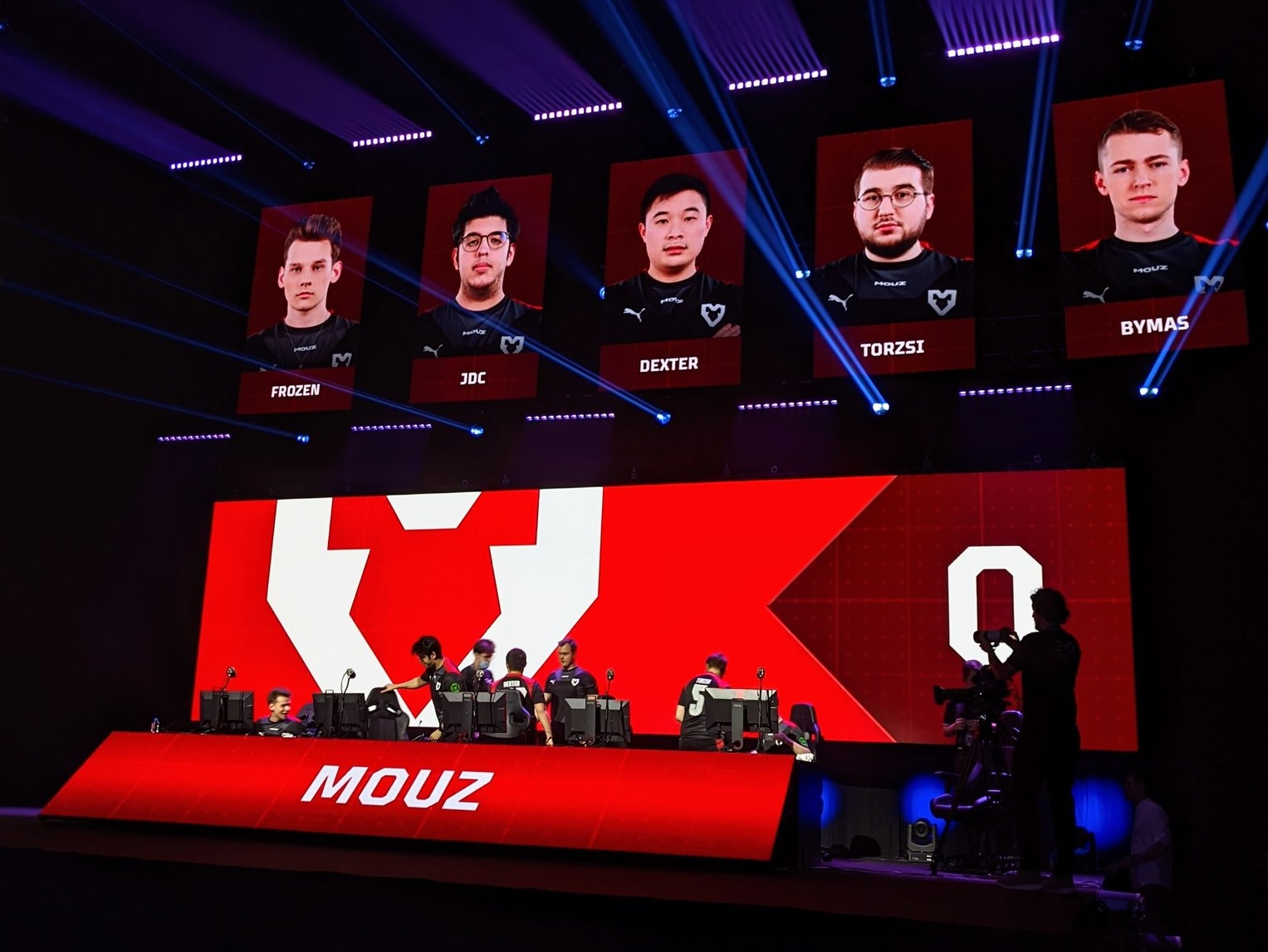 Ninjas in Pyjamas se s MOUZ utkají v Dubaji o titul. NEOFRAG bere 3. - 4. místo
