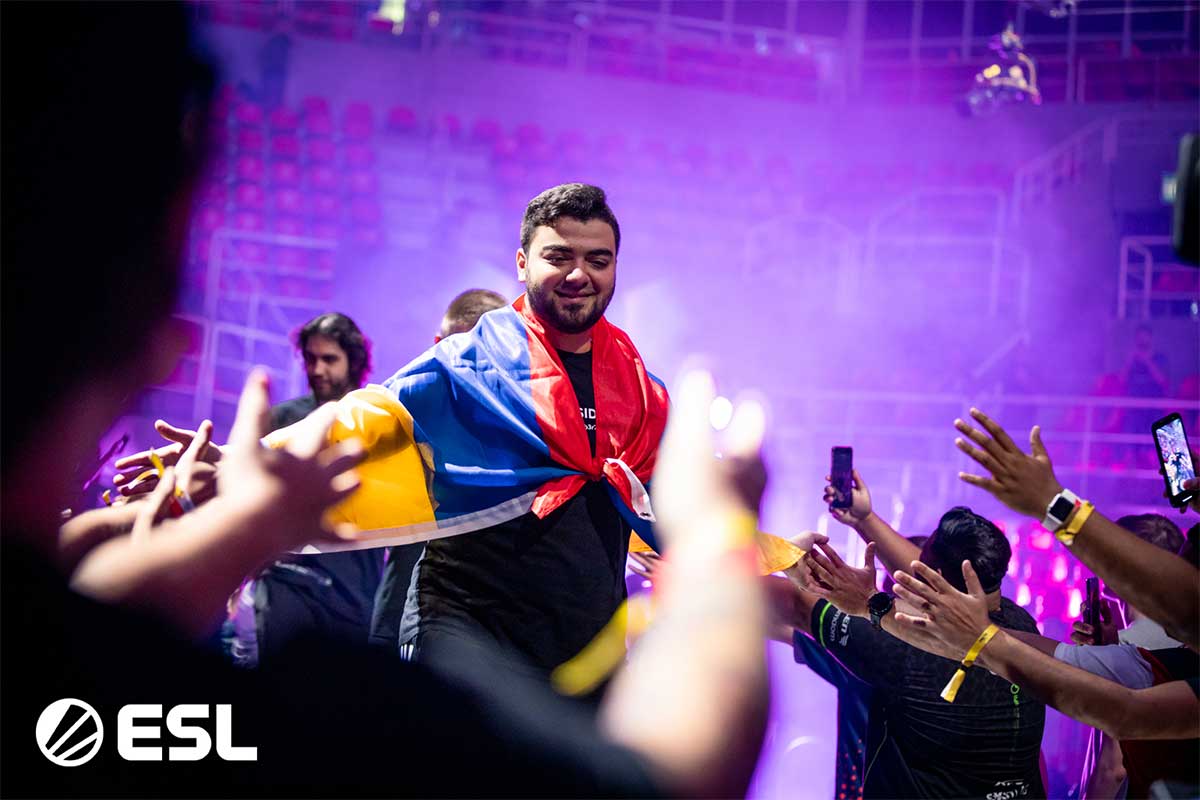 Senzace se nekoná. Outsiders před poloprázdnou arénou smetli Fnatic!
