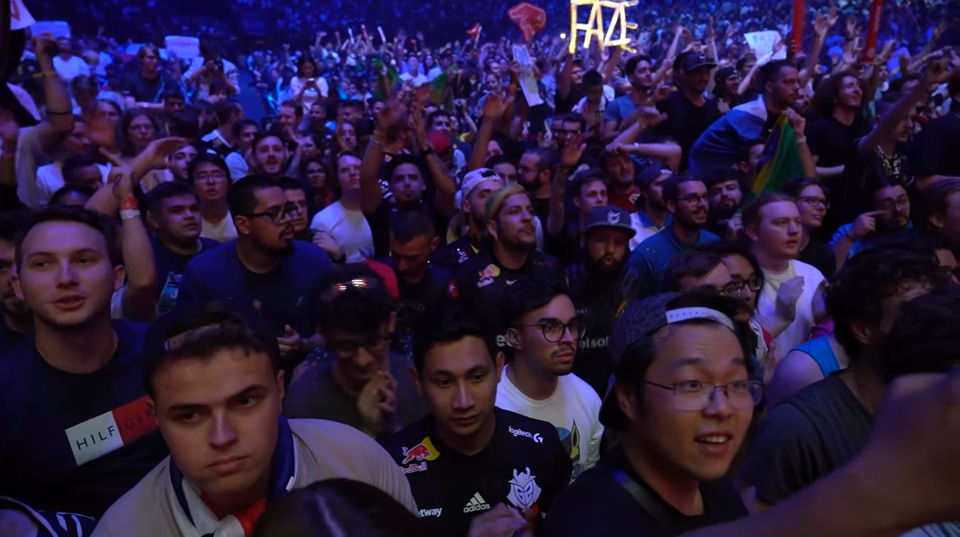 VIDEO: Momenty po vítězství FaZe v publiku, Twistzz šel mezi fanoušky a broky pozdravil do Čech