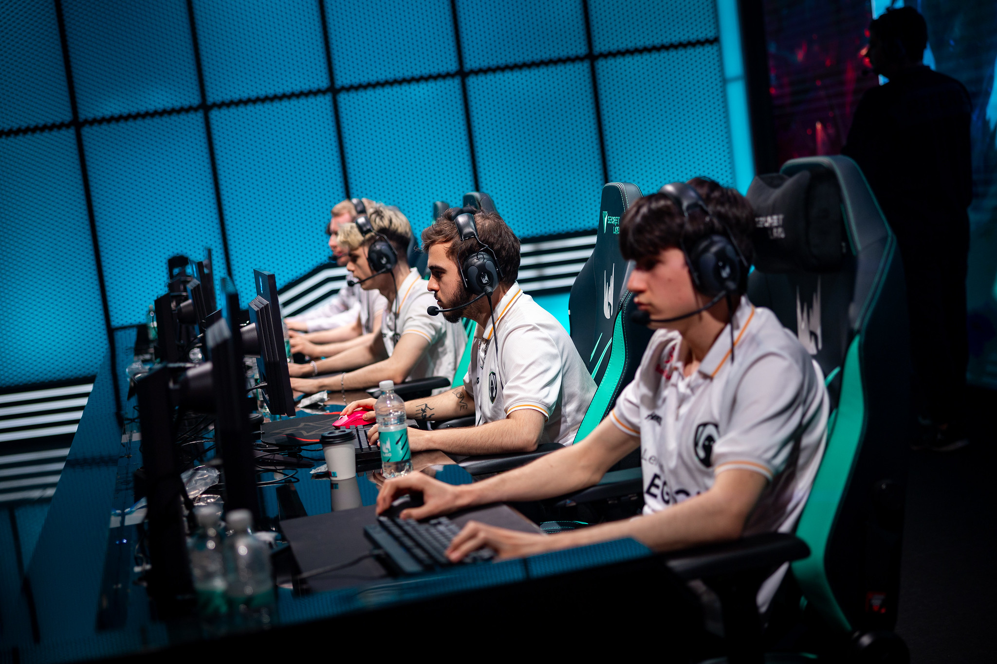 Fnatic a Heretics postupují do top čtyřky, Vitality nemají šanci dostat se na Worlds