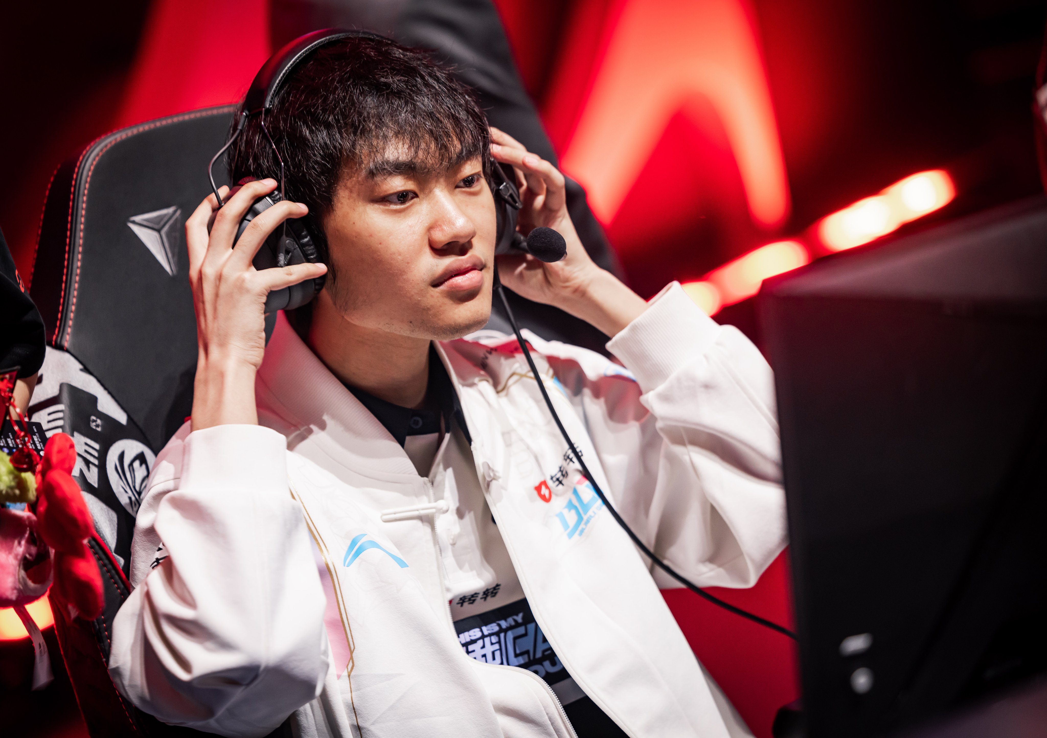 LPL znovu obhájila sestava BLG, ve finále smetla Weibo Gaming