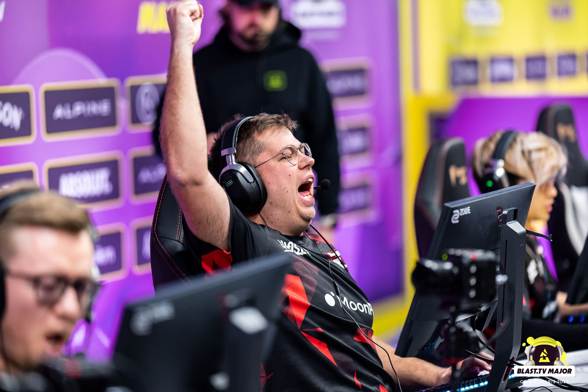 Legends Stage: STYKO míří na Champions stage! S1mple na turnaji končí