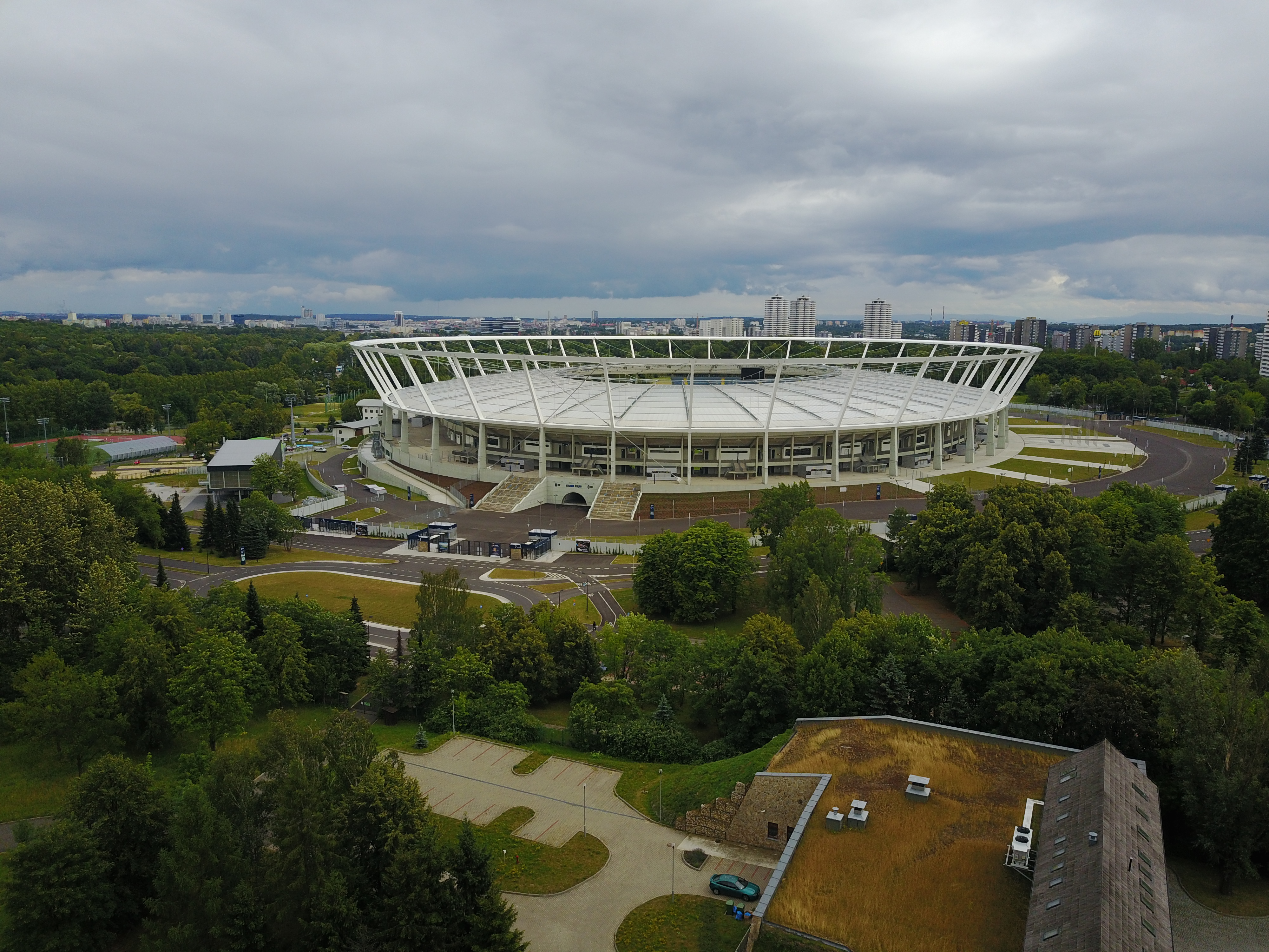 Milionový polský turnaj zná dva účastníky. Dostanou se na 50 tisícový stadion i tuzemští hráči?