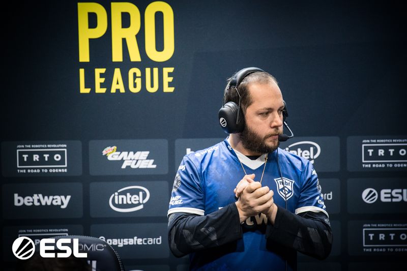 Propad ve výkonech Evil Geniuses odnáší trenér zews