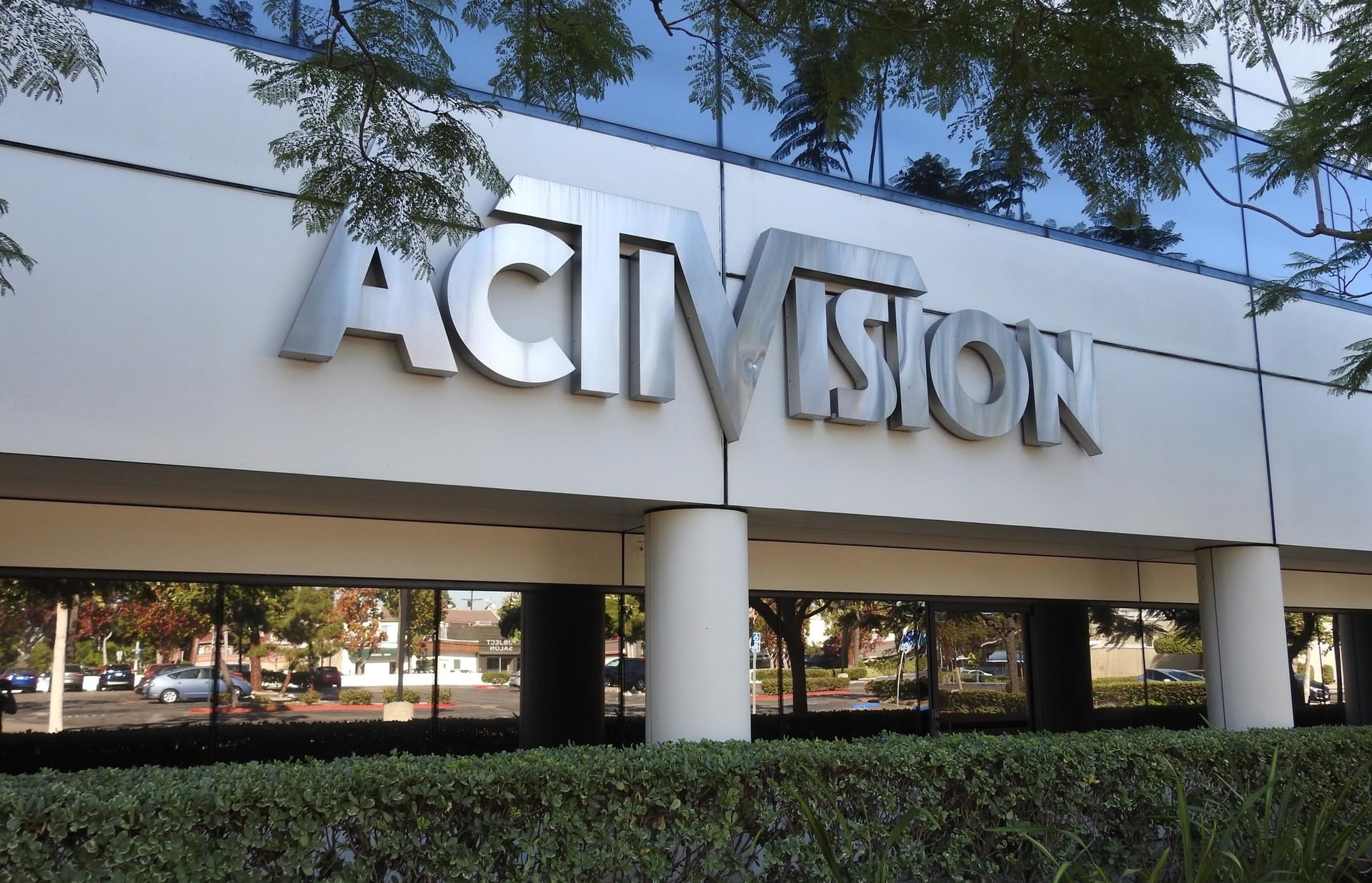 Microsoft se chystá koupit Activision Blizzard za více než 60 miliard dolarů, uvádí The WSJ