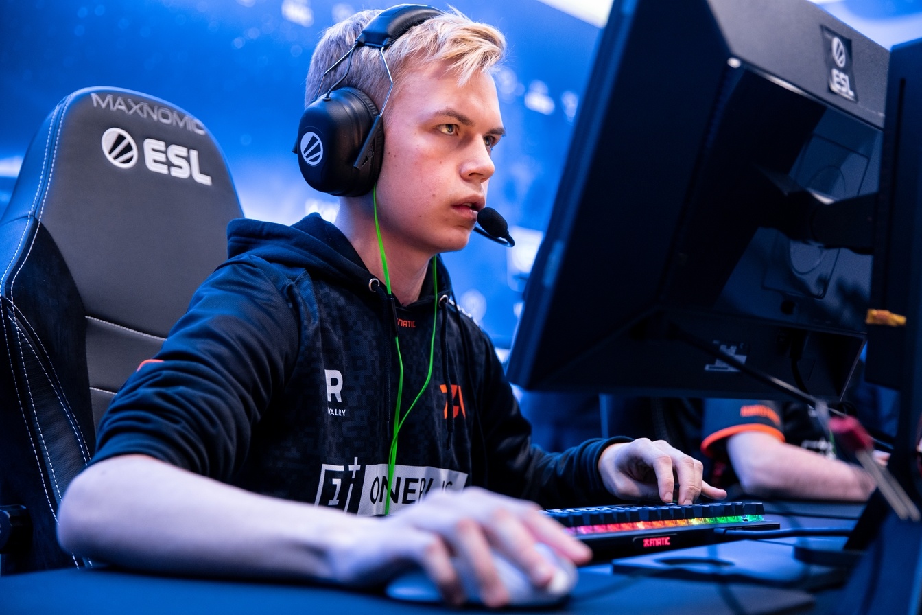 Téměř 15 milionů za švédský klenot? NIP údajně směřují k nákupu Brollana z Fnatic