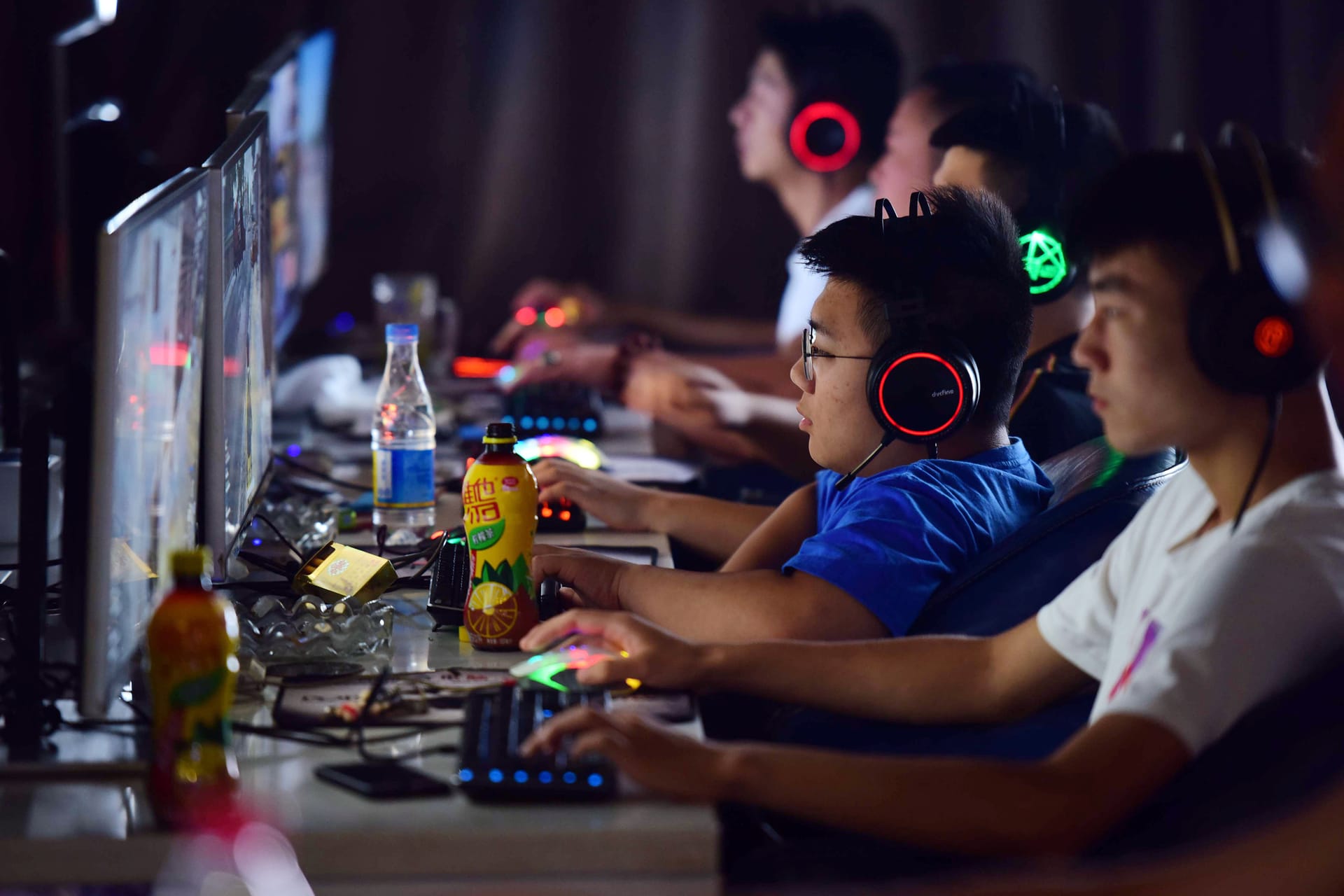 Hodina a dost. Čína omezuje hraní počítačových her mladistvých