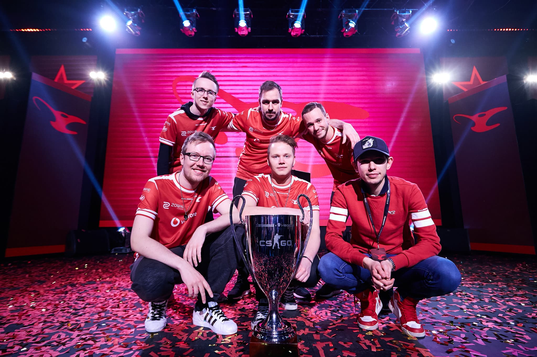 Po 8 letech konec! MOUZ se loučí s chrisJem, posledním z velké éry