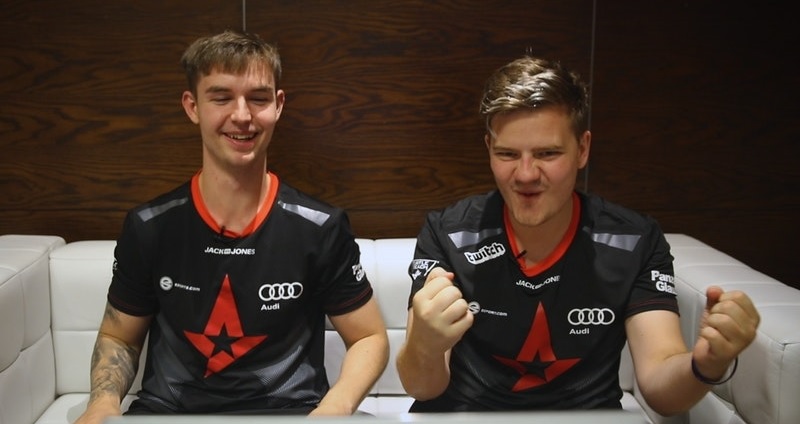 VIDEO: dupreeh a device si poslali dojemný vzkaz. Druhého jmenovaného čeká večer premiéra v NIP