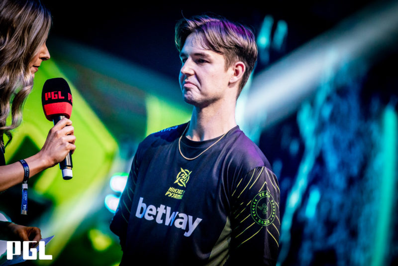 Eso z rukávu?! Jak velká šance je, že by dev1ce naskočil za Ninjas in Pyjamas přímo na PGL Major?