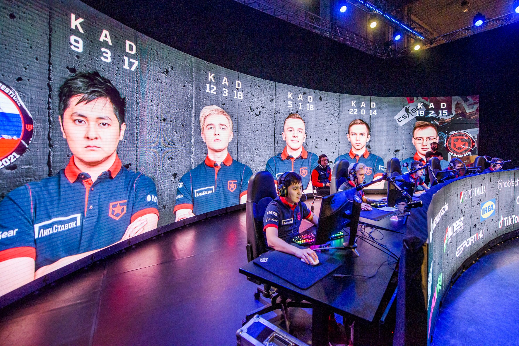 Finále V4FSF: Entropiq dotahovali z 0:2. Na decider mapě je však Gambit přejeli 16:4