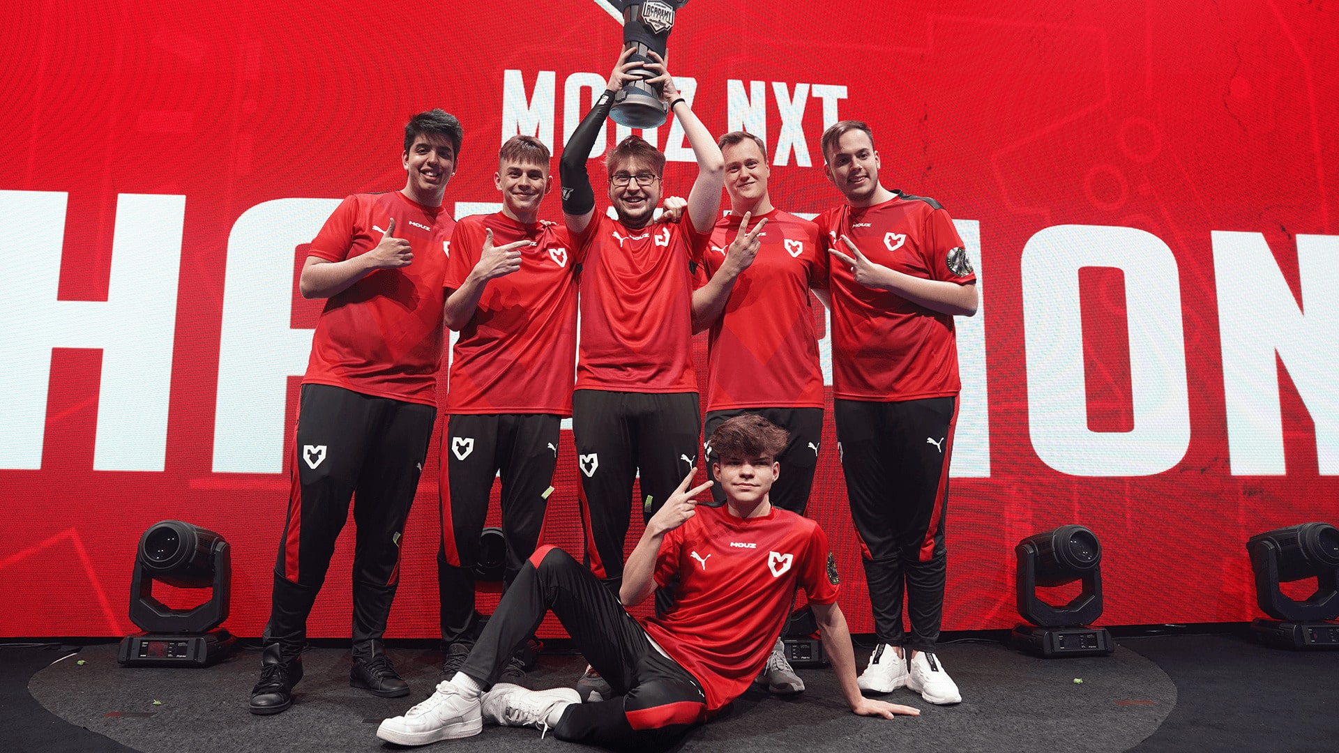 Šok ve světovém žebříčku. Academy tým MOUZ se dostal před hlavní tým
