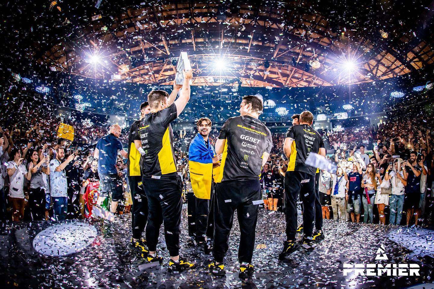 NaVi v grandfinále BLASTu pustili Vitality jen dvanáct kol a suverénně dokráčeli pro titul