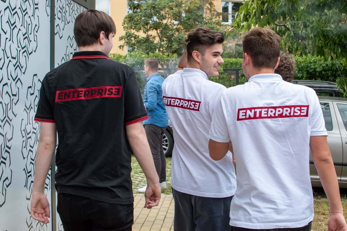 Komentář od Wanga: ENTERPRISE hrají ve stínu, dva hráči půjdou pryč, přesto je ESEA Premier blízko